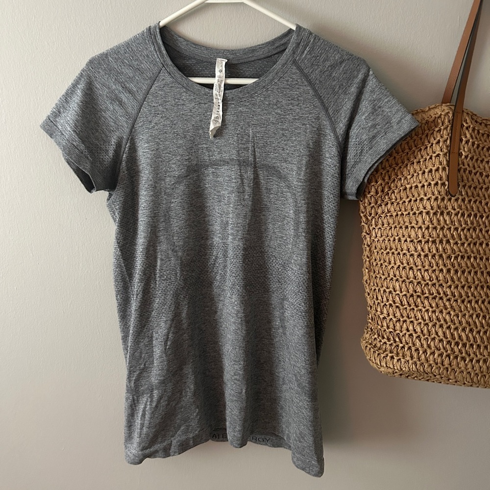 VERY GENTLY USED Lululemon Swiftly Tech Short Sleeve Slate/White Sz 8